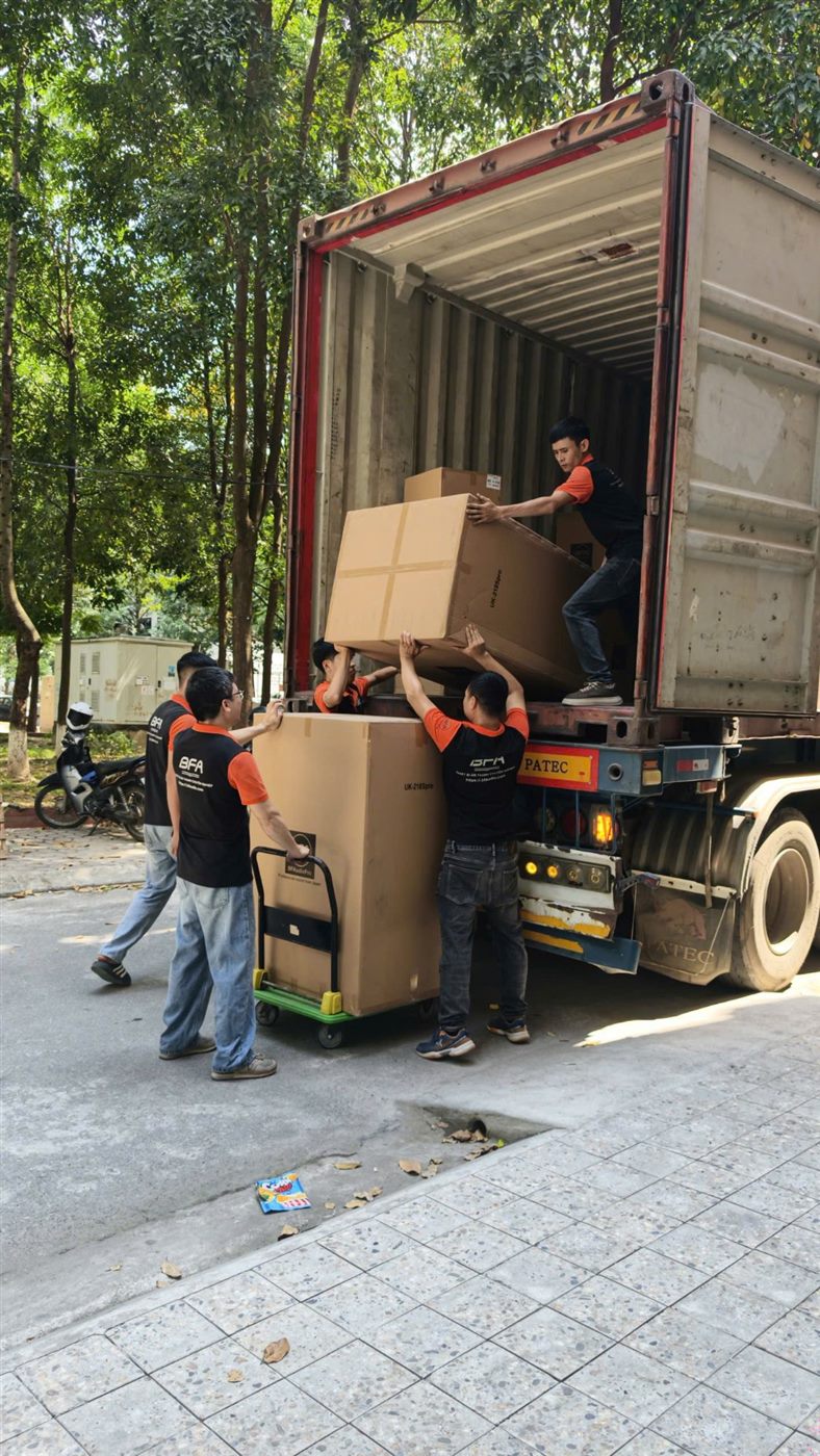 Thùng loa sub BFAudioPro UK-218Spro được dỡ khỏi container