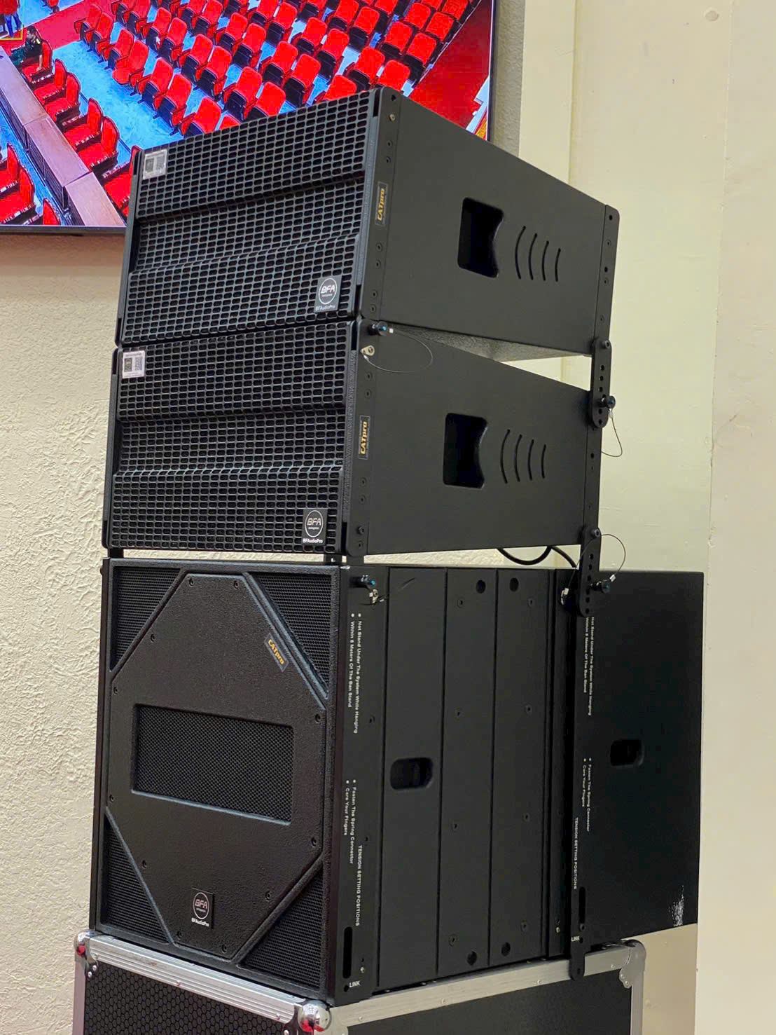 Loa line array xếp chồng trên loa sub